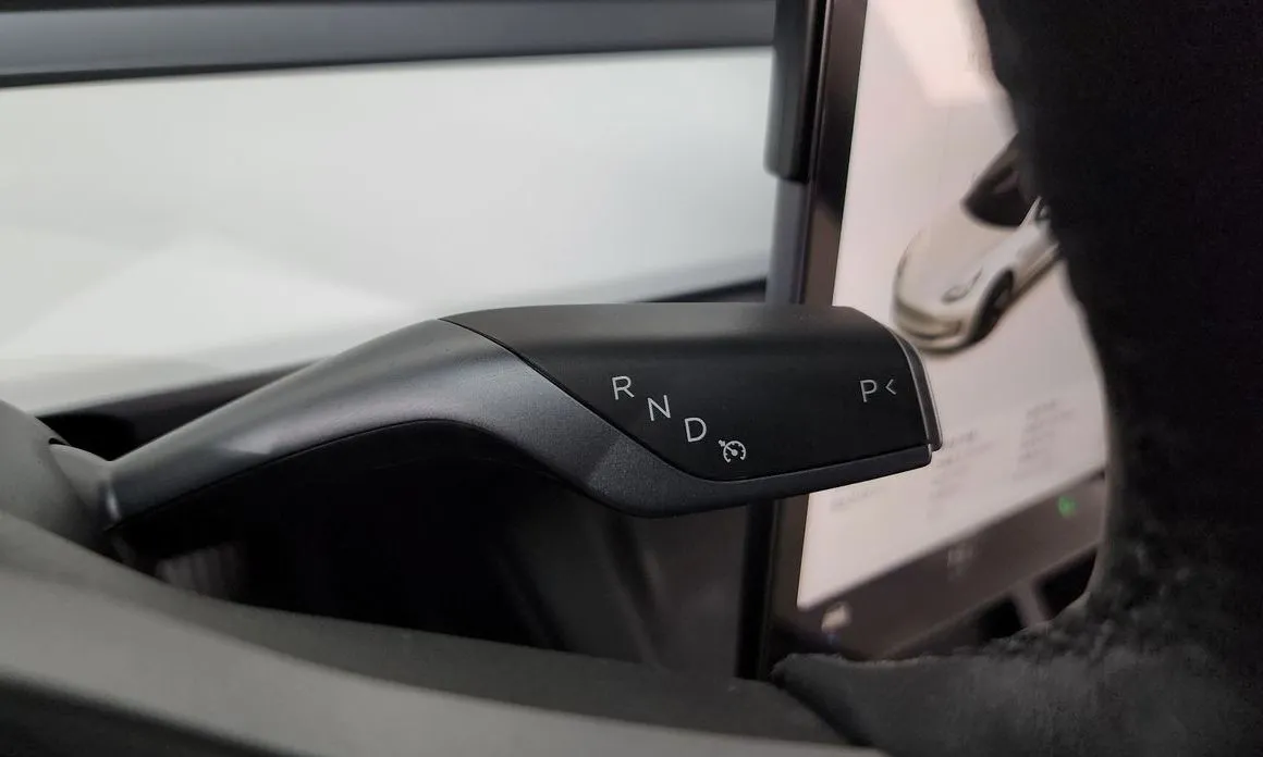 Tesla Model 3 — фото 3