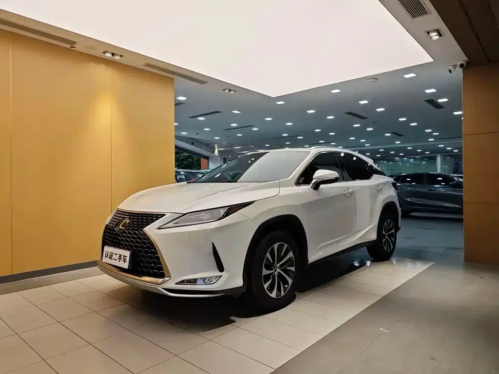 Lexus RX — фото 1