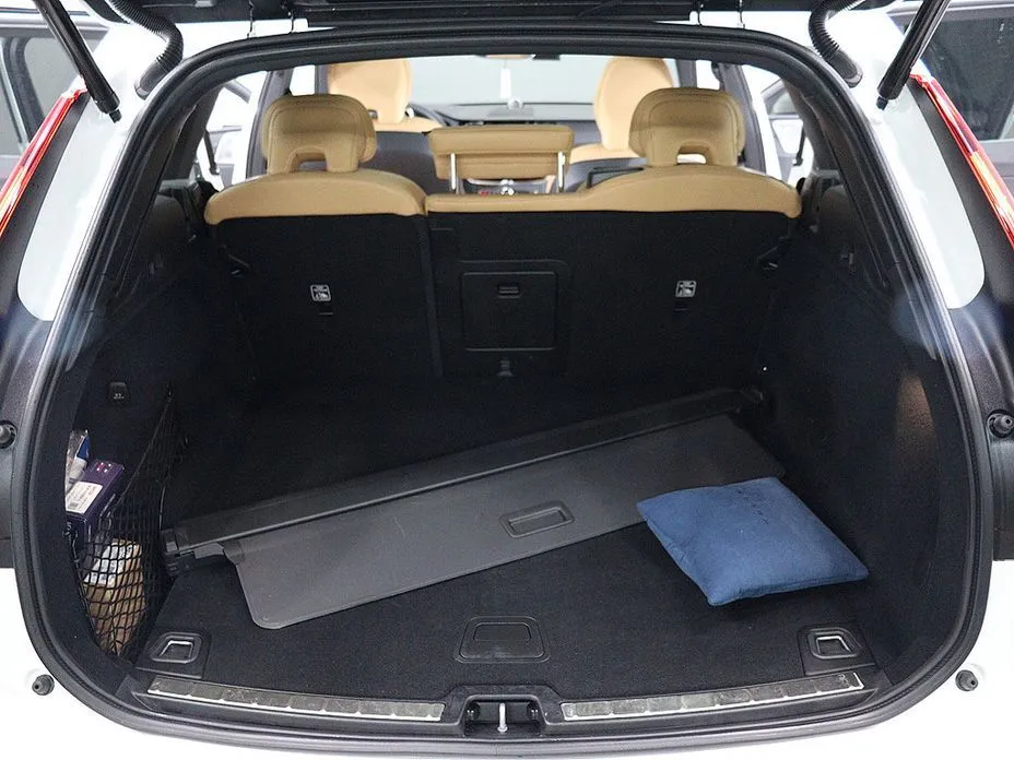 Volvo XC60 — фото 7