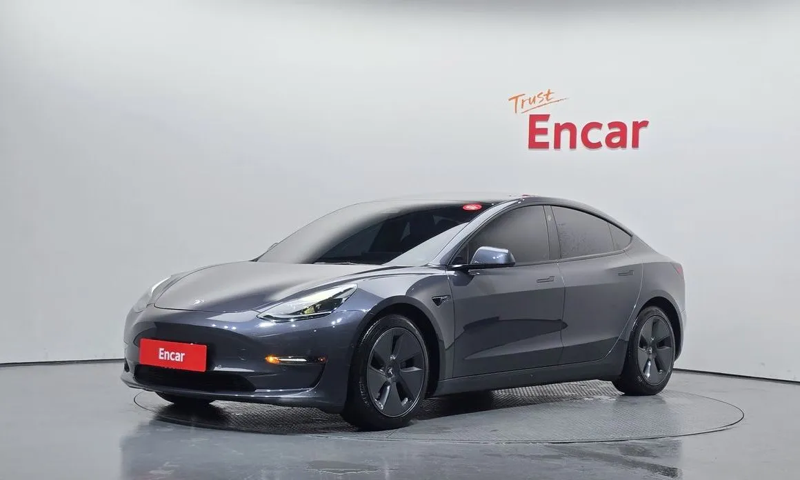 Tesla Model 3 — фото 1