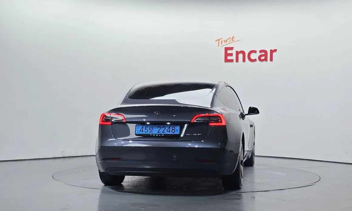 Tesla Model 3 — фото 2