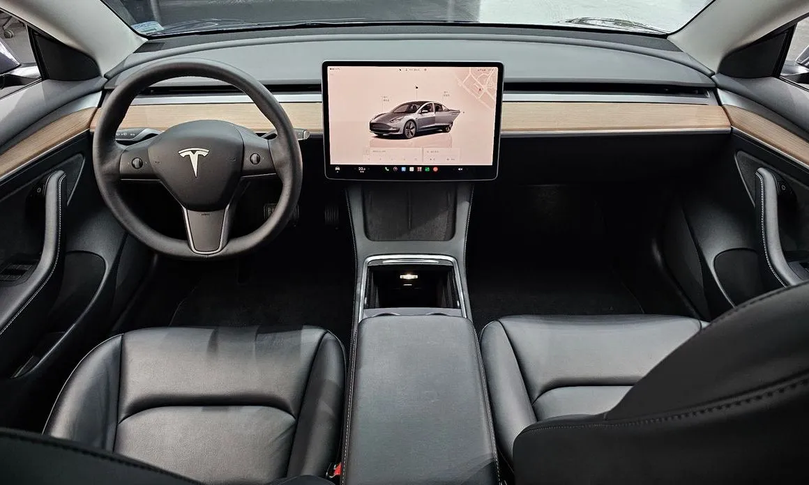 Tesla Model 3 — фото 9