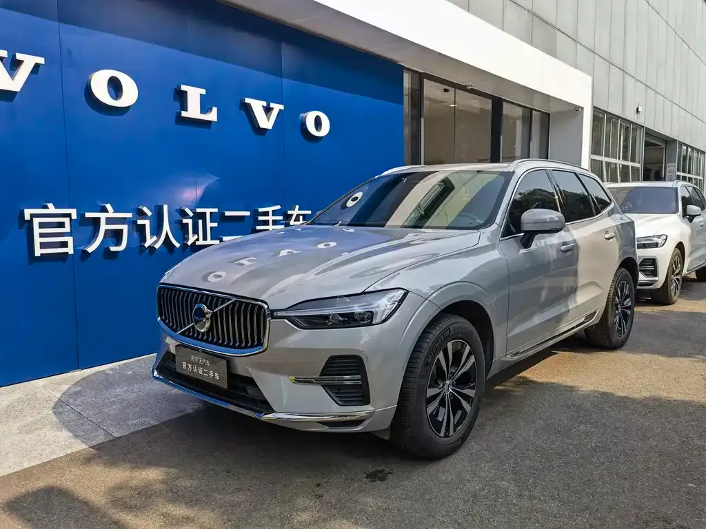 Volvo XC60 — фото 1