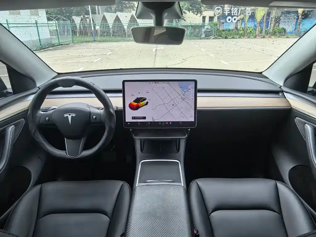 Tesla Model Y — фото 8