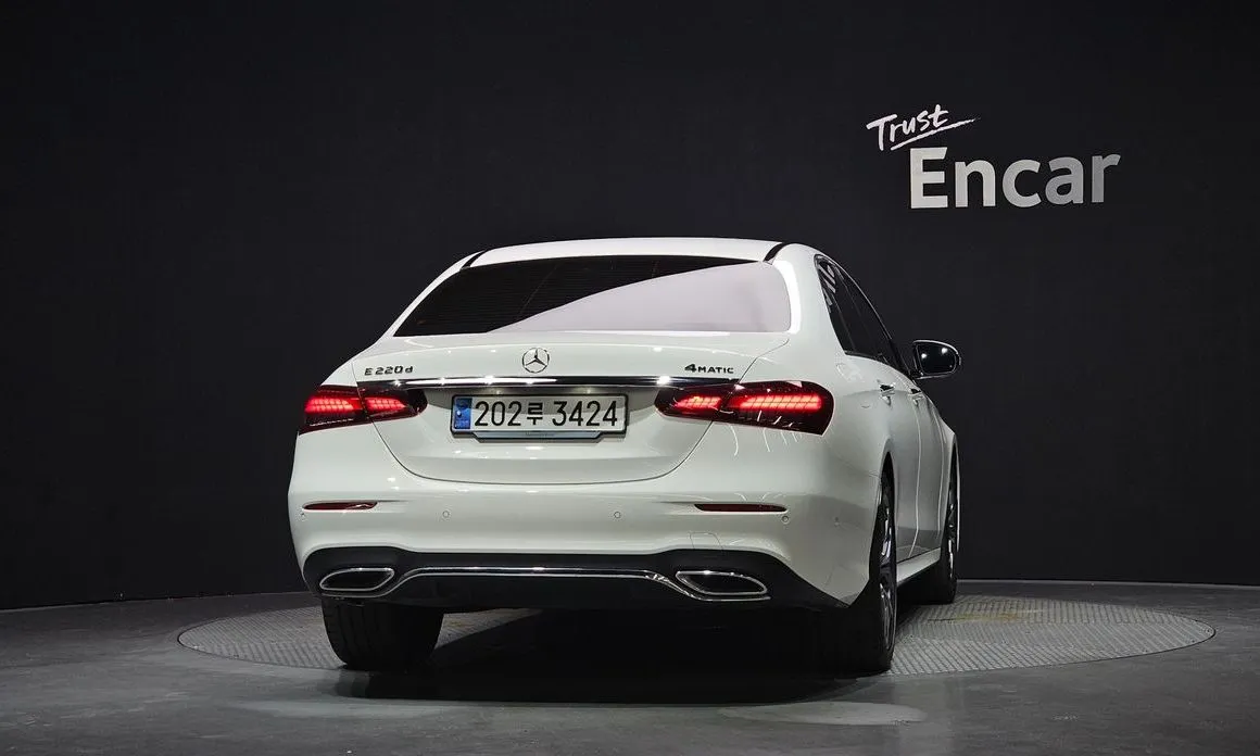 Mercedes-Benz E-Class — фото 3