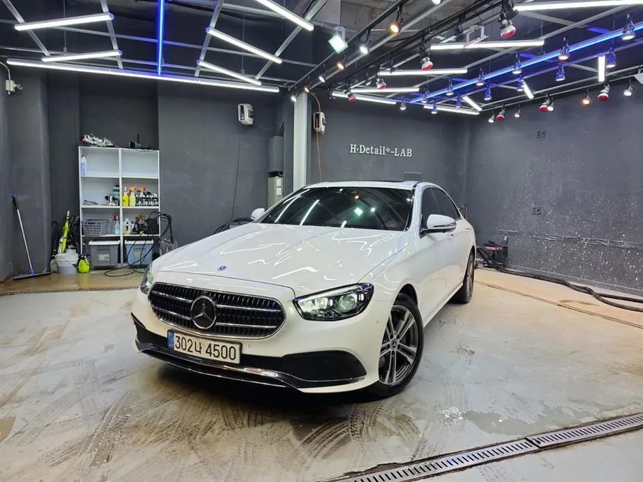 Mercedes-Benz E-Class — фото 1
