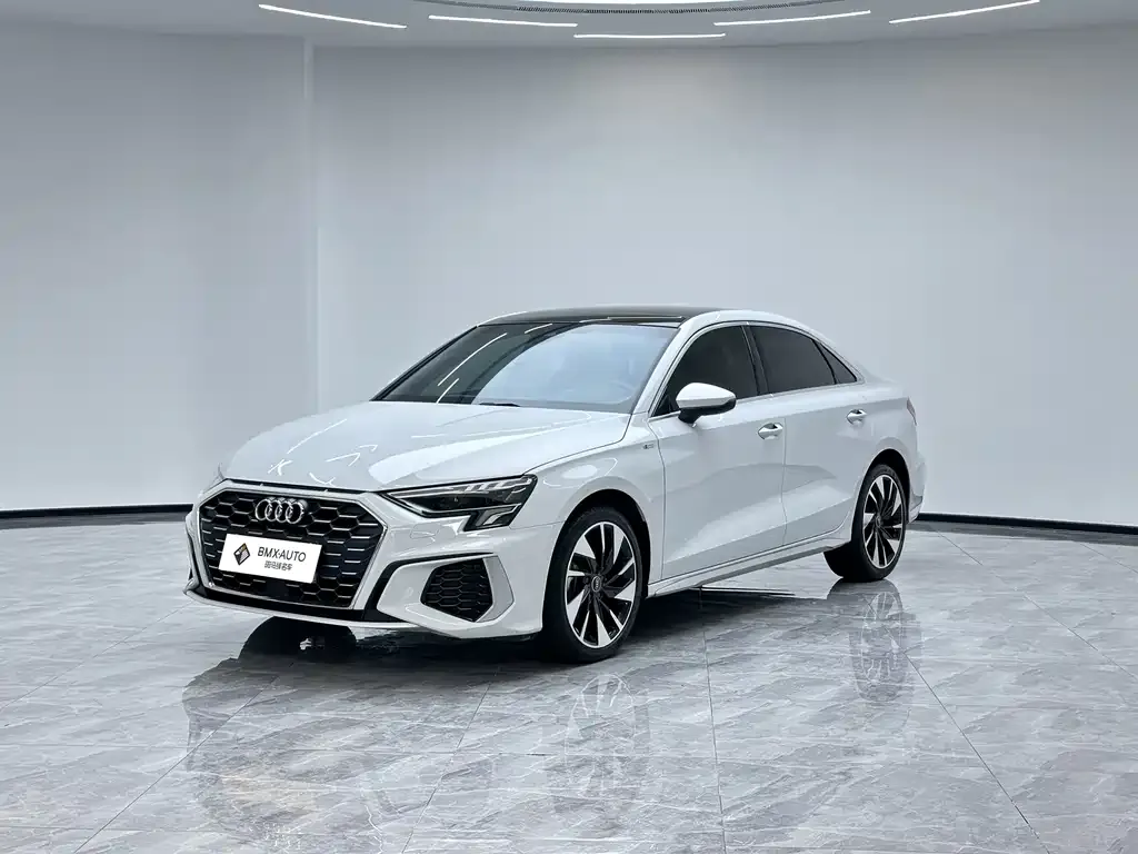 Audi A3 — фото 1