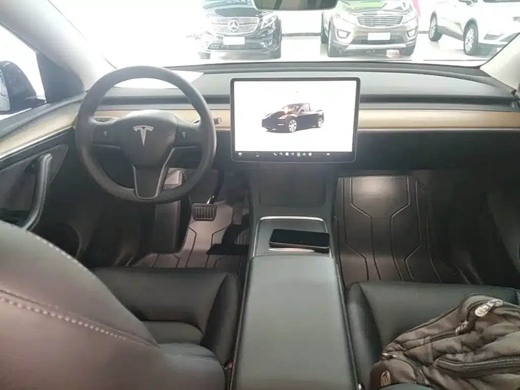 Tesla Model Y — фото 7