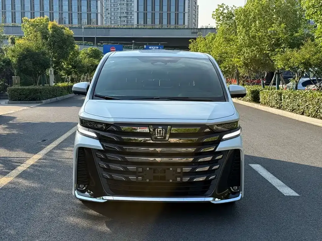 Toyota Vellfire — фото 3