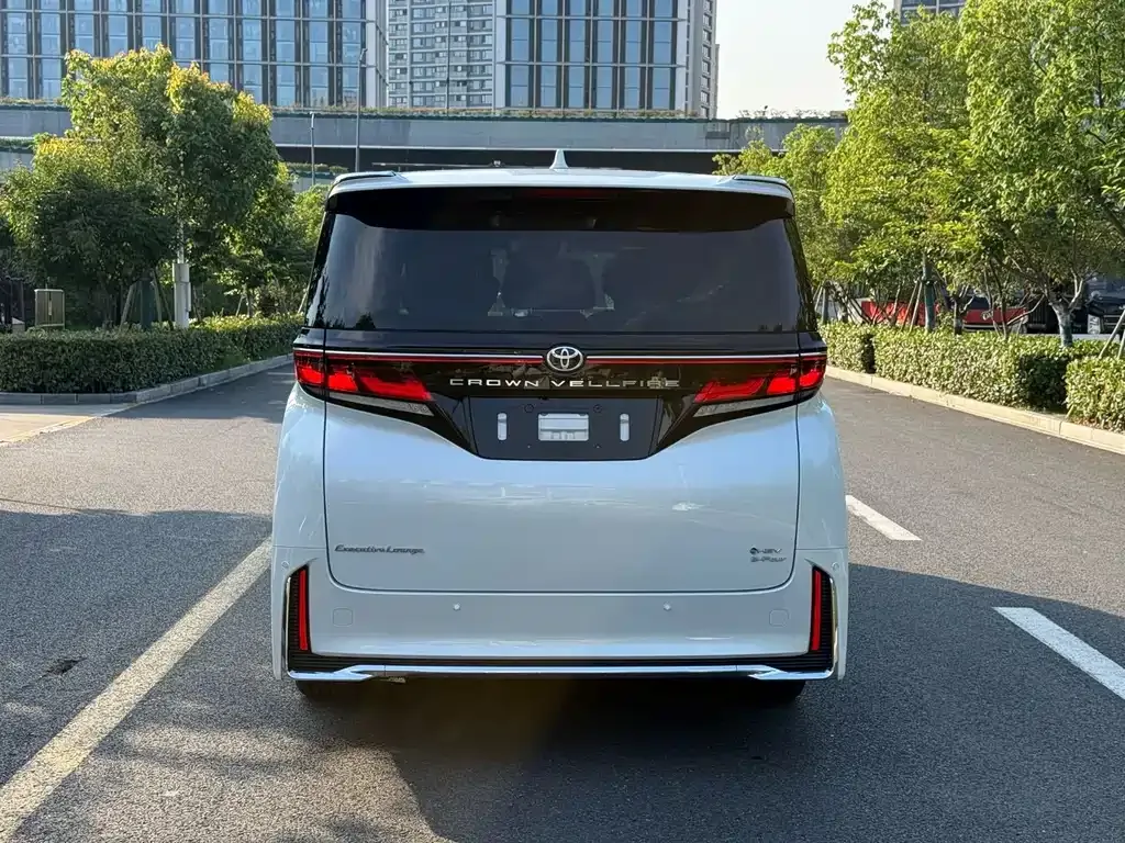 Toyota Vellfire — фото 10