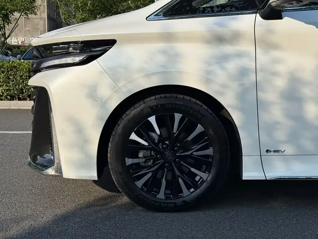Toyota Vellfire — фото 2