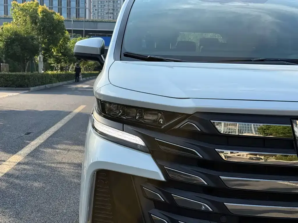 Toyota Vellfire — фото 9