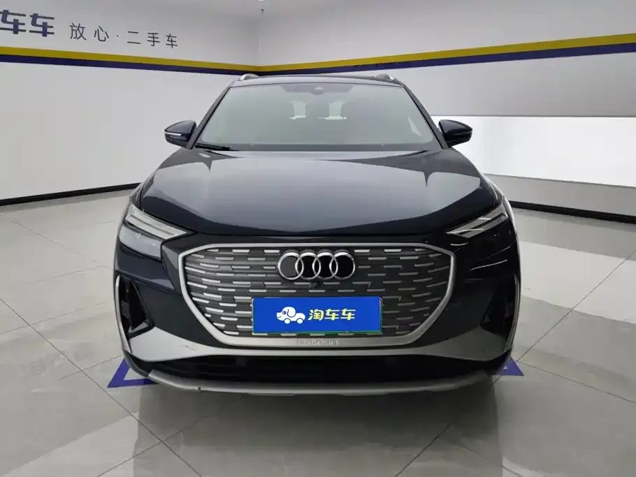 Audi Q4 e-tron — фото 2