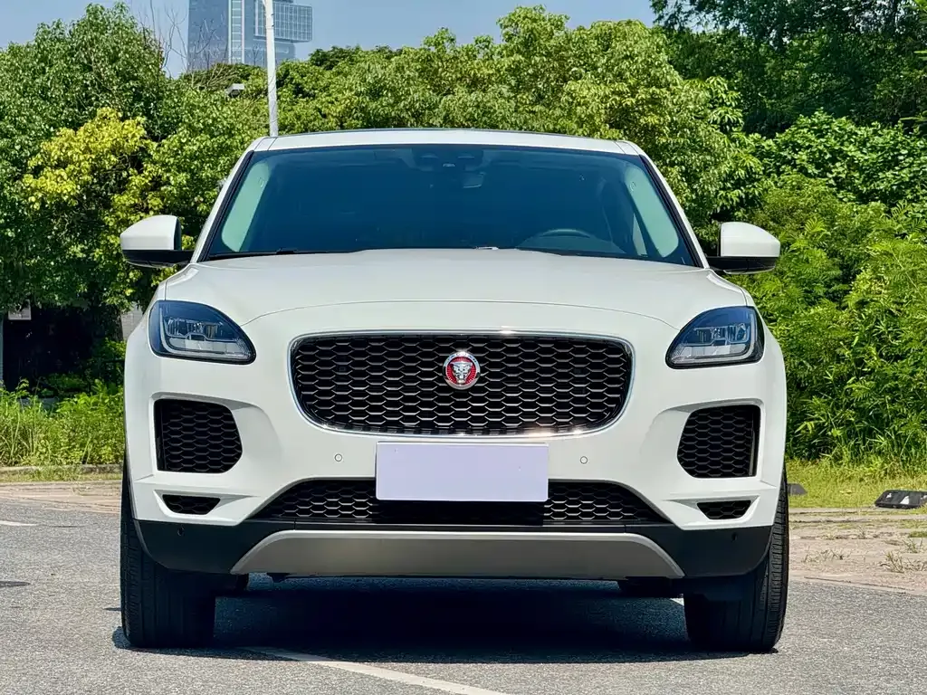Jaguar E-PACE — фото 9