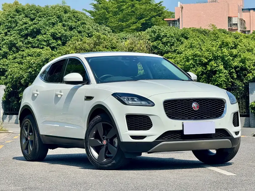 Jaguar E-PACE — фото 7