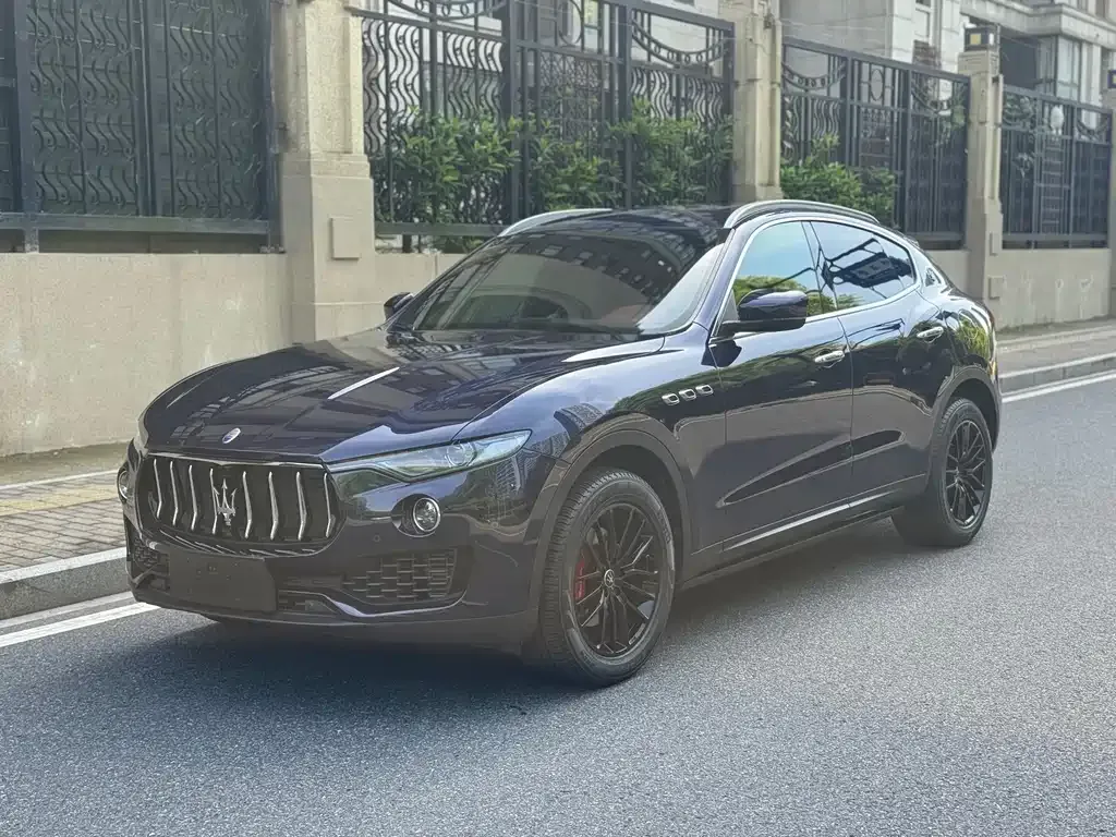 Maserati Levante — фото 1