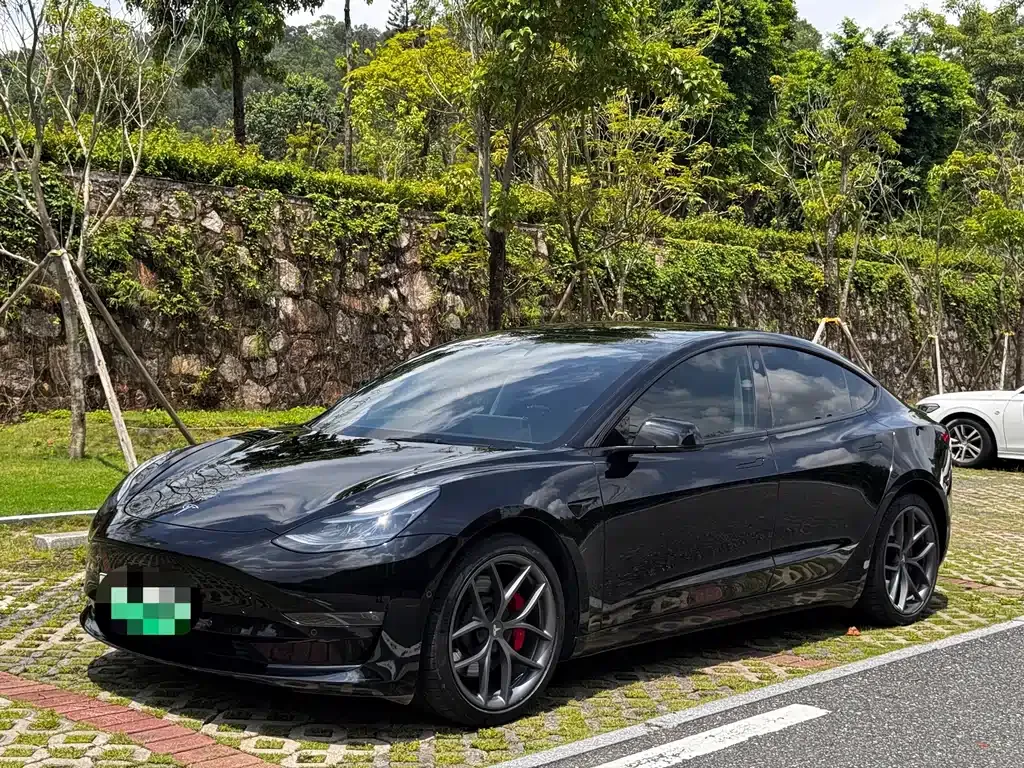 Tesla Model 3 — фото 1