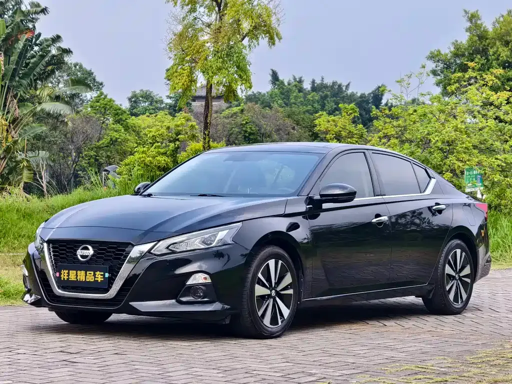 Nissan Teana — фото 1