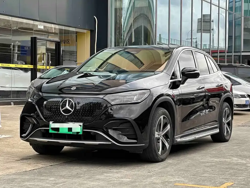Mercedes-Benz EQE SUV — фото 1
