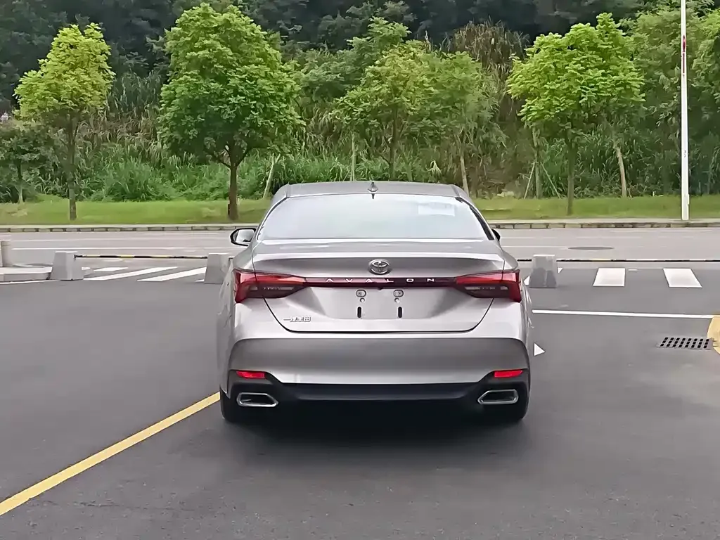 Toyota Avalon — фото 10
