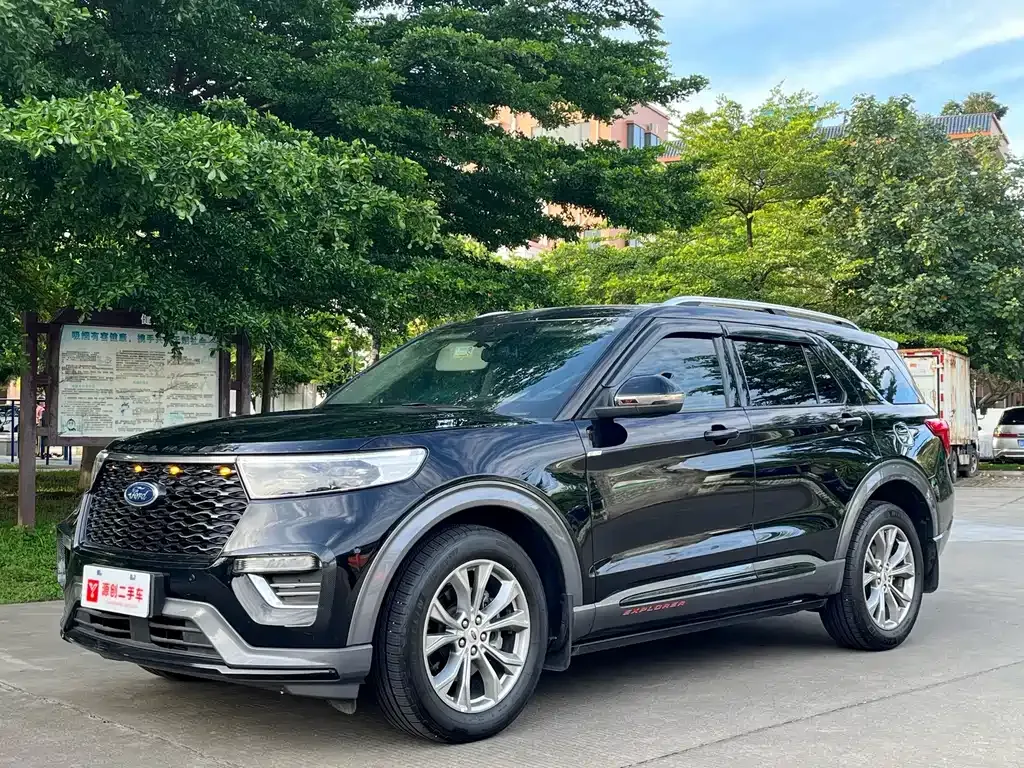Ford Explorer — фото 1