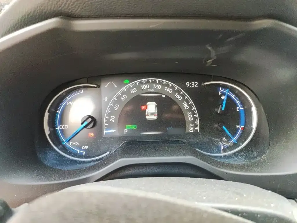 Toyota RAV4 — фото 10