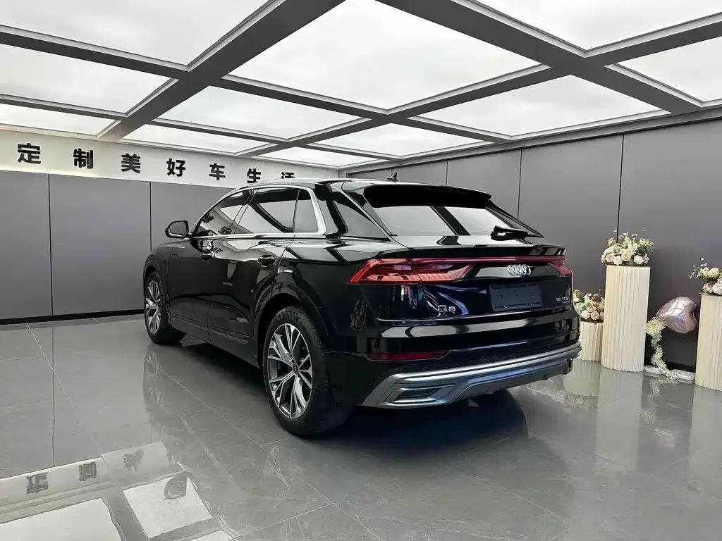 Audi Q8 — фото 9