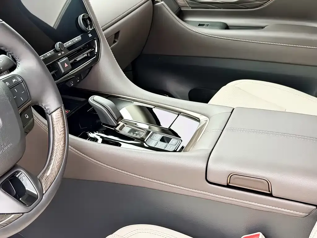 Toyota Vellfire — фото 6