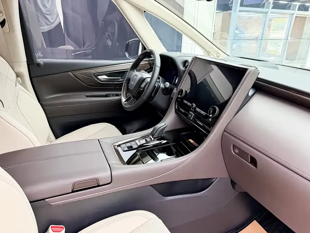 Toyota Vellfire — фото 4