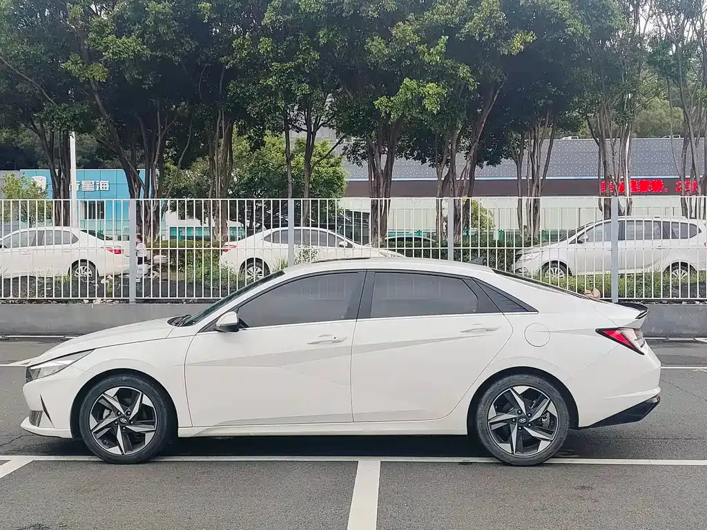 Hyundai Elantra — фото 10