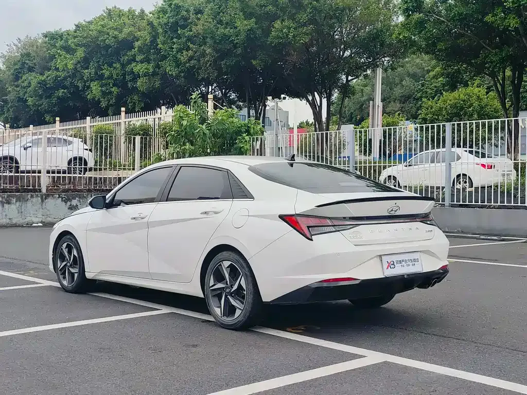 Hyundai Elantra — фото 6