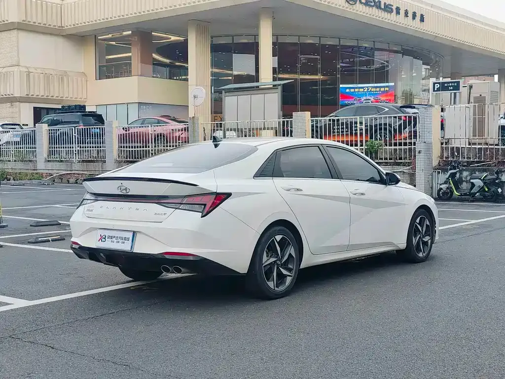 Hyundai Elantra — фото 8