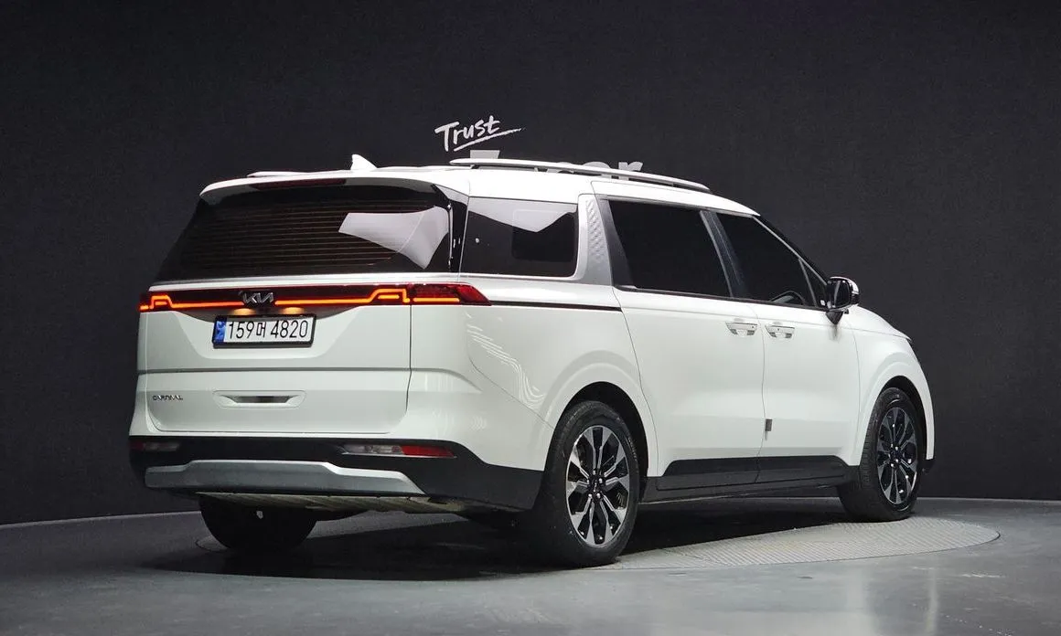 Kia Carnival — фото 4