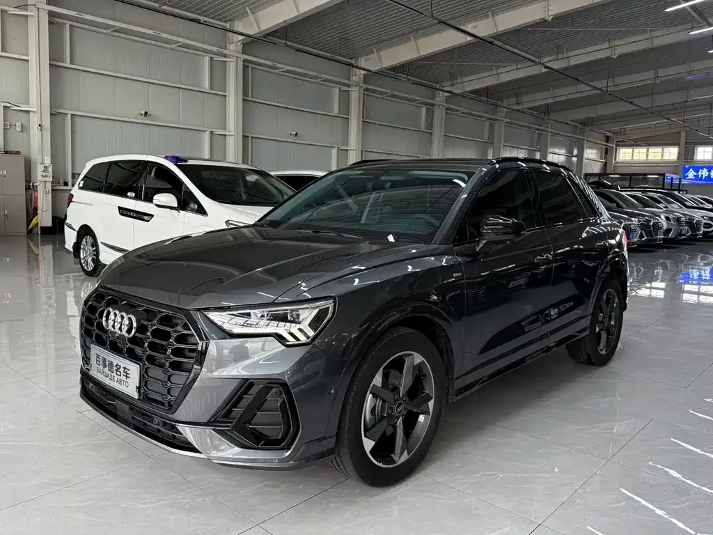Audi Q3 — фото 1