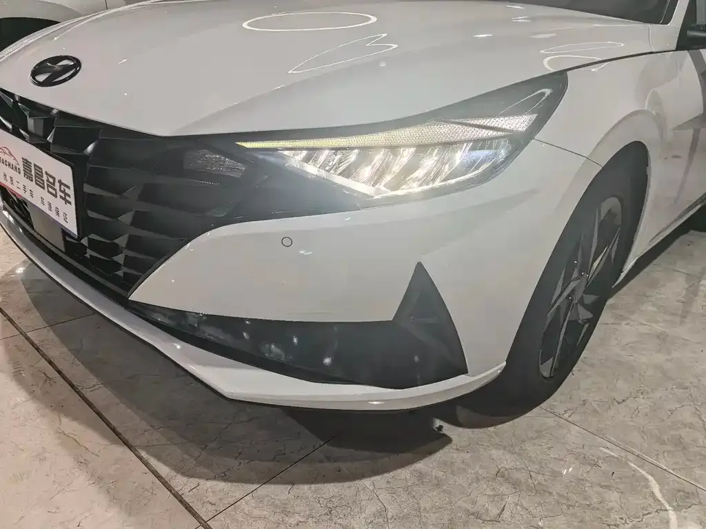 Hyundai Elantra — фото 3