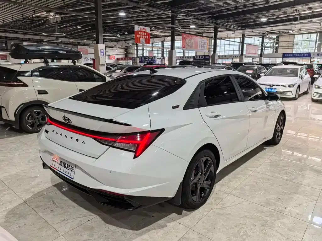 Hyundai Elantra — фото 9