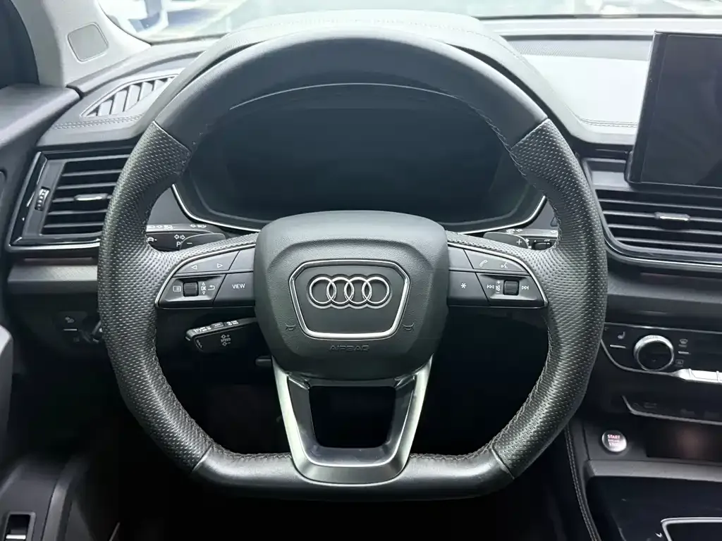 Audi Q5L — фото 10