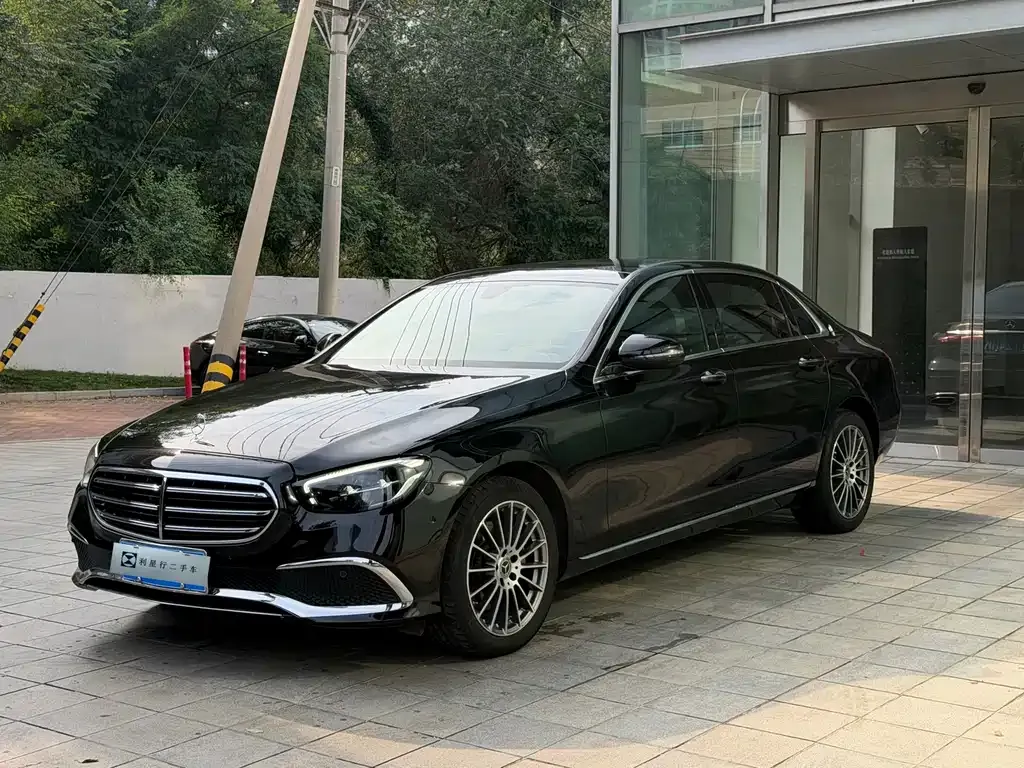 Mercedes-Benz E-Class — фото 1