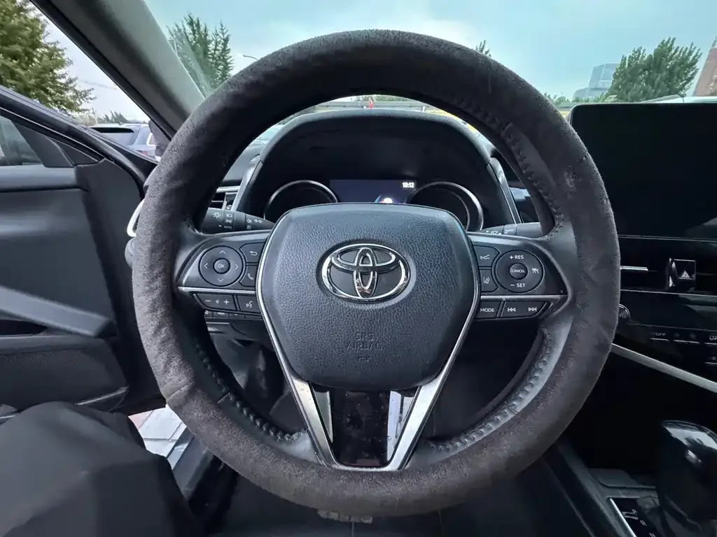 Toyota Camry — фото 5