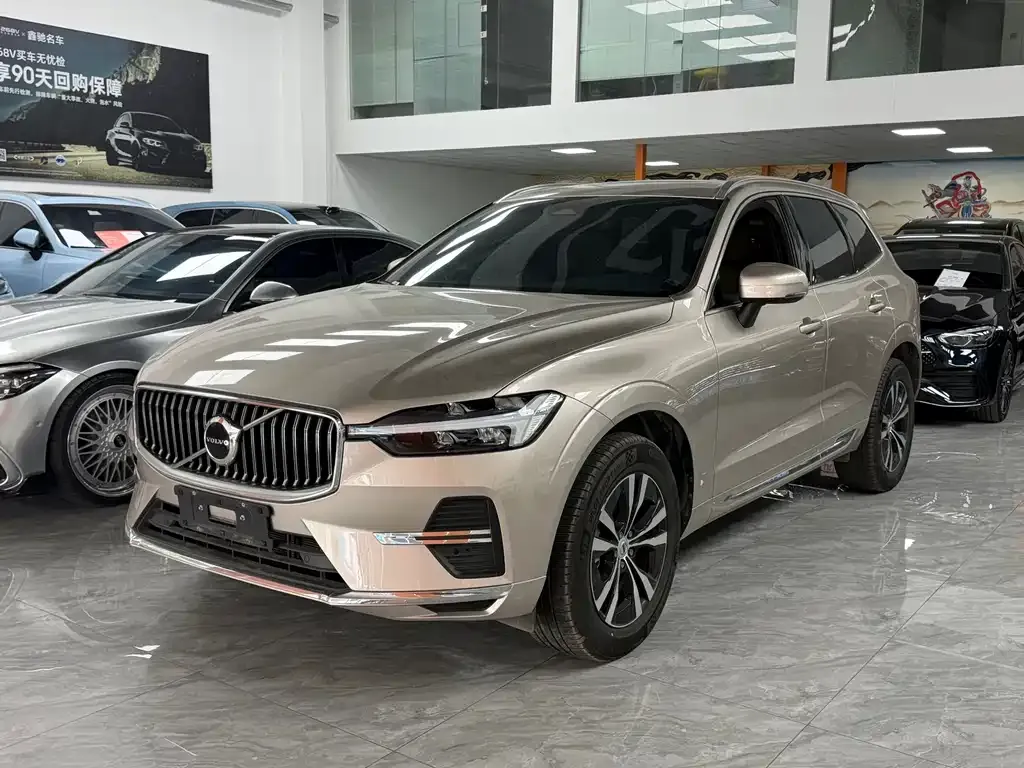Volvo XC60 — фото 1