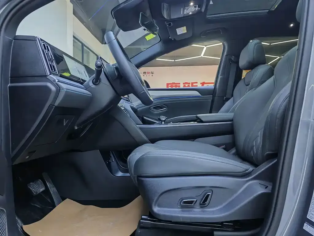 BYD L DM-i — фото 9