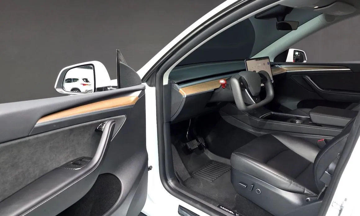 Tesla Model Y — фото 7