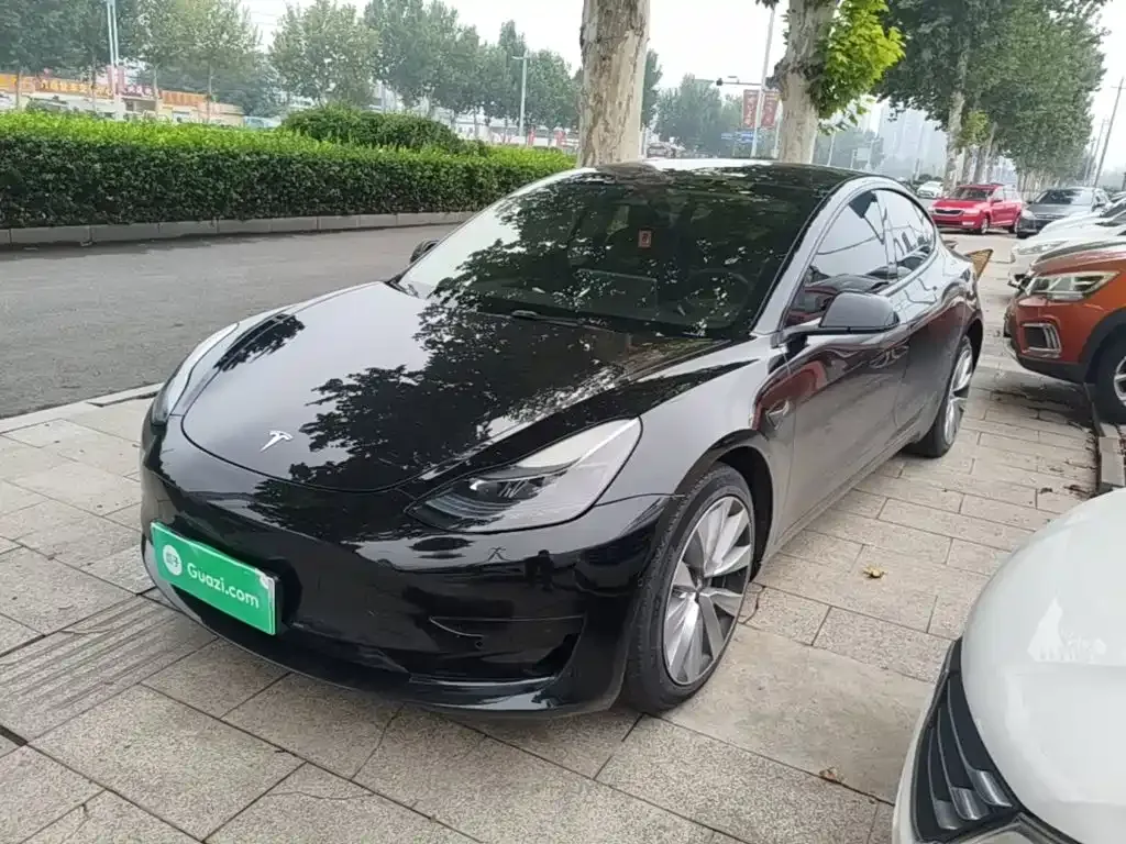 Tesla Model 3 — фото 1