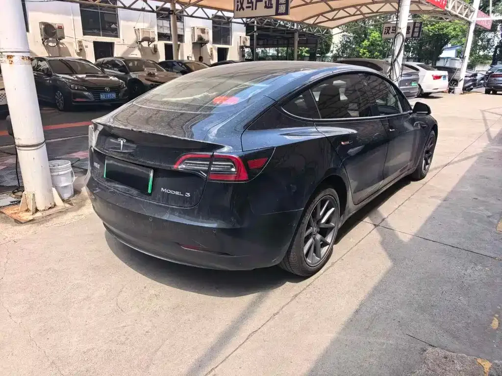 Tesla Model 3 — фото 10
