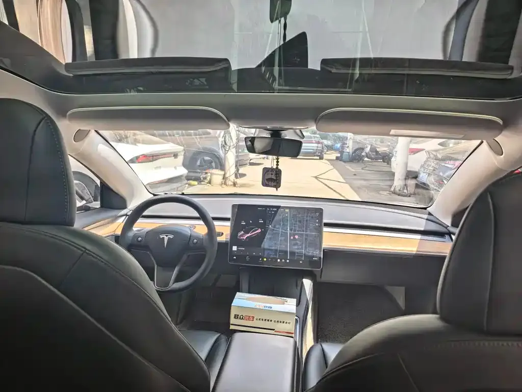 Tesla Model 3 — фото 9