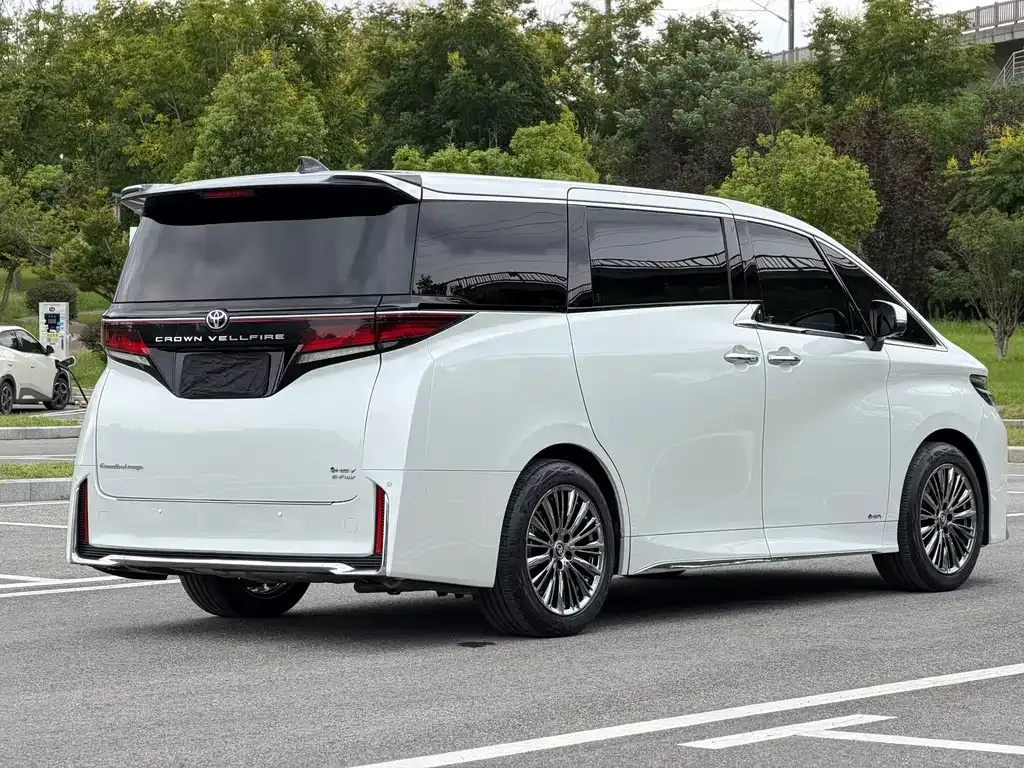 Toyota Vellfire — фото 10