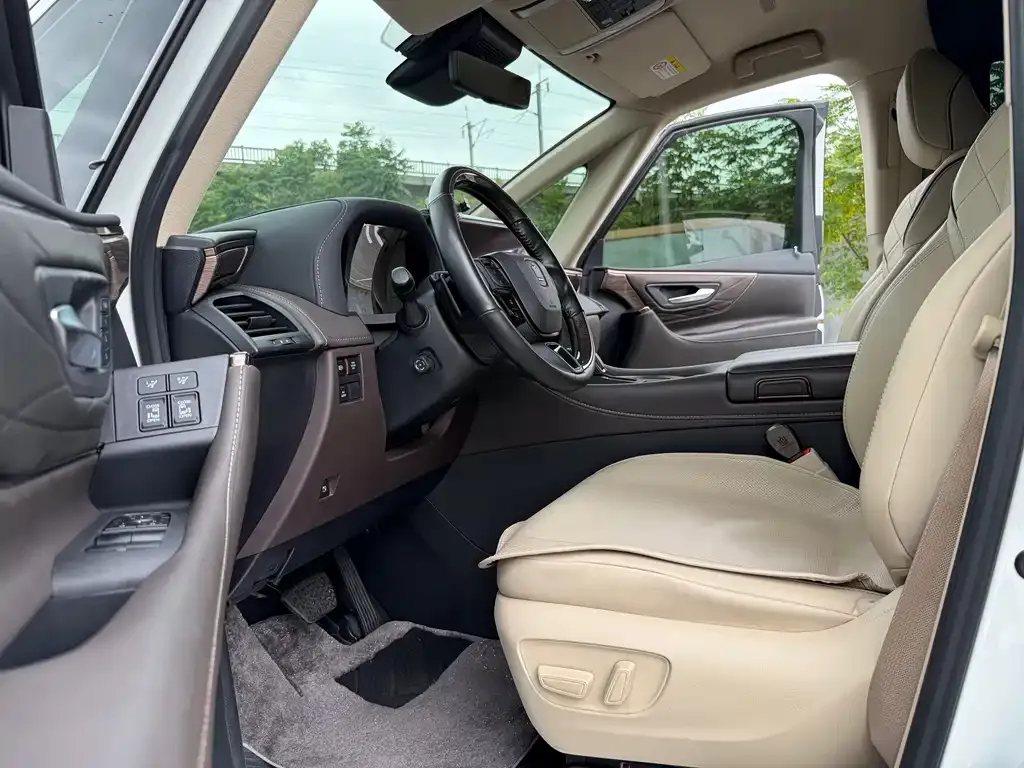 Toyota Vellfire — фото 6