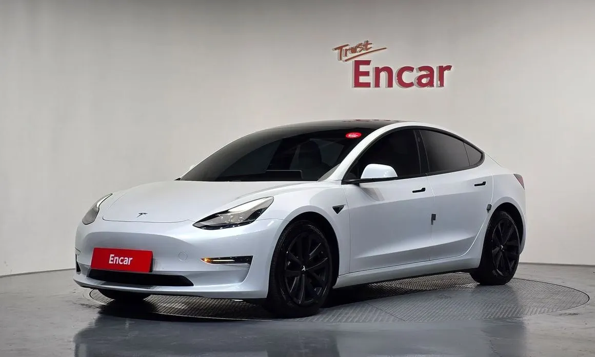Tesla Model 3 — фото 1