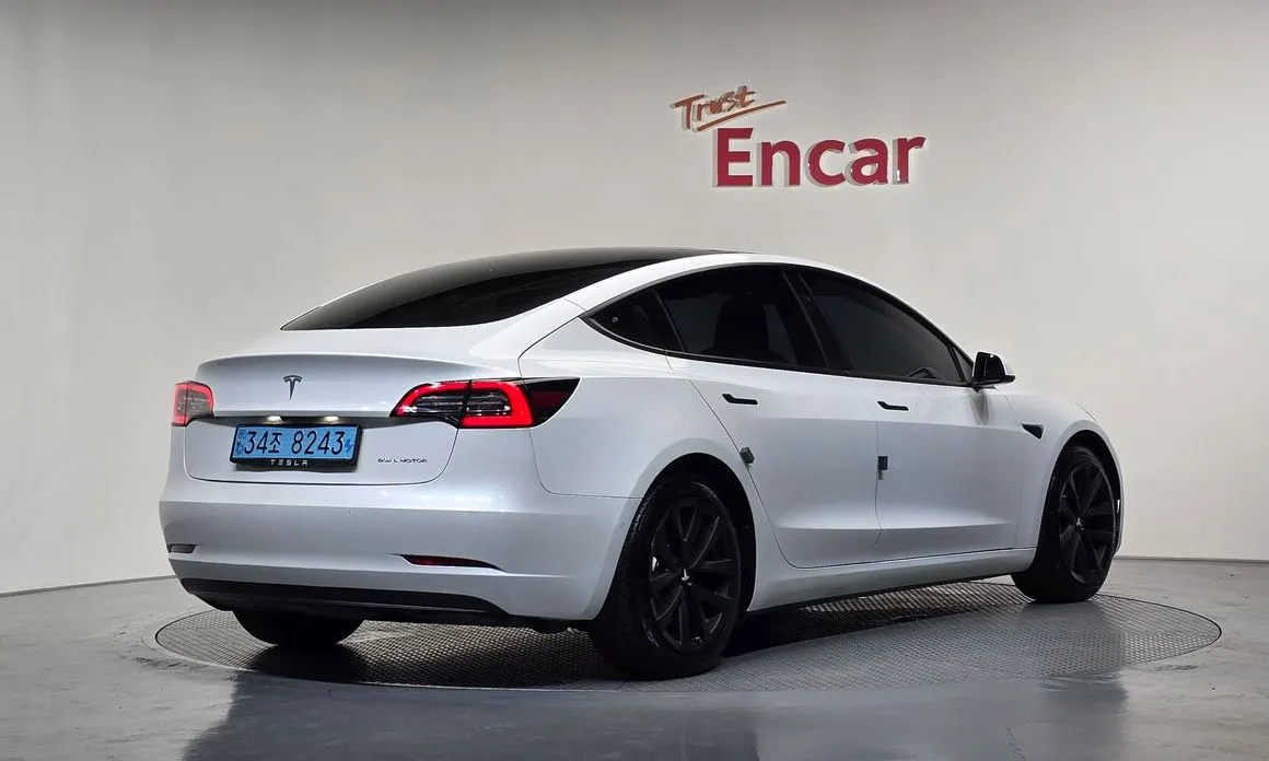 Tesla Model 3 — фото 3