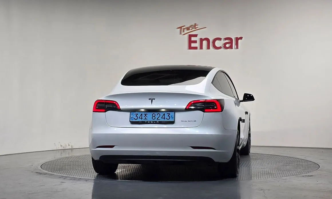 Tesla Model 3 — фото 5